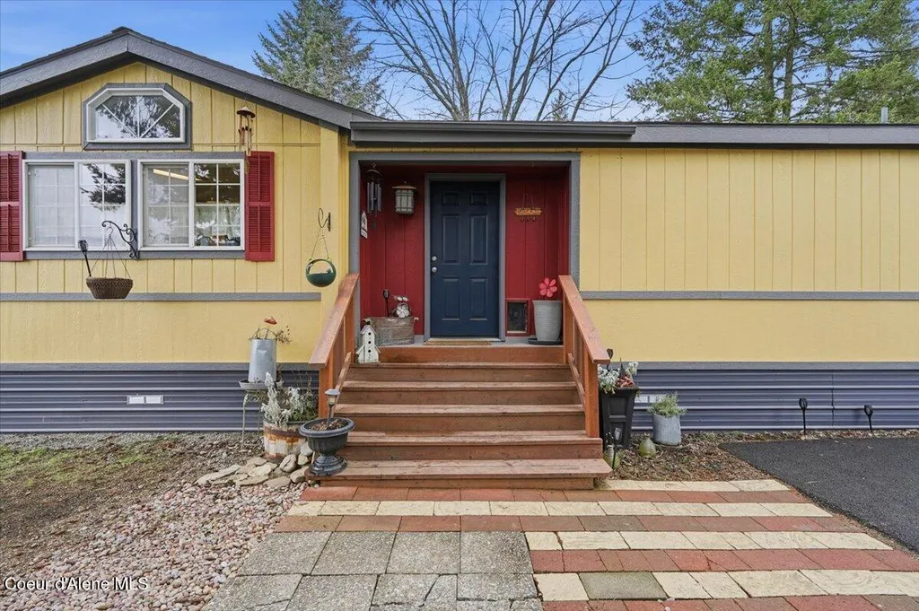 92 E Walrose Loop Hayden ID 83835