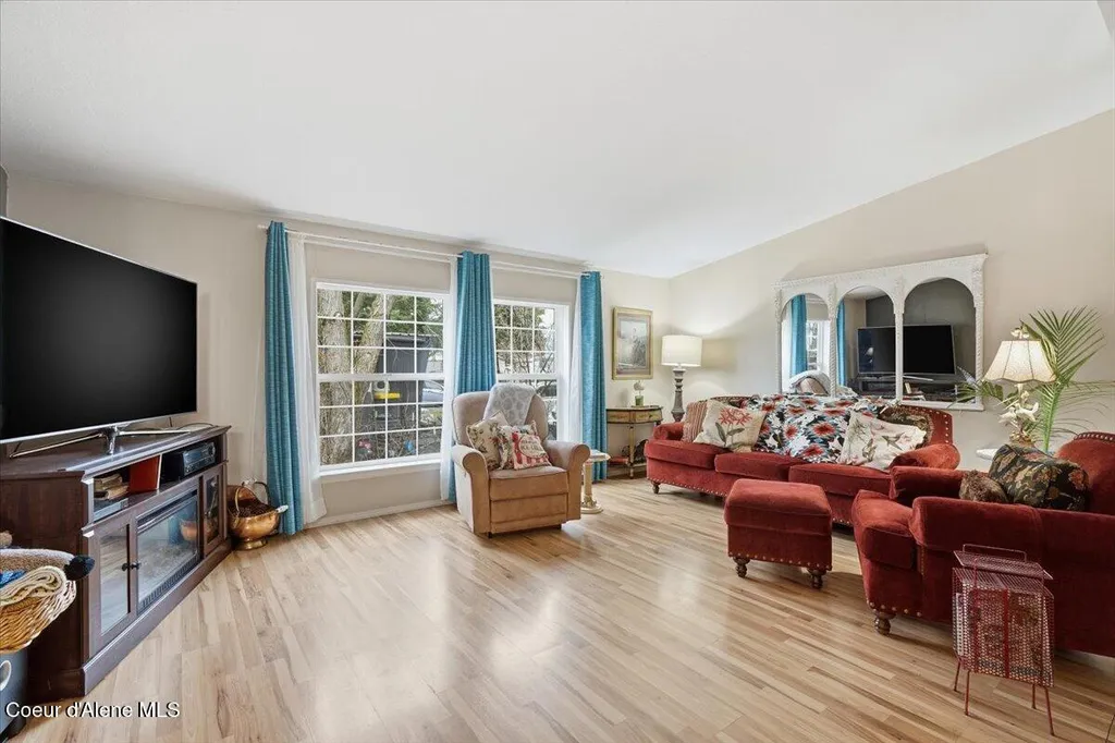 92 E Walrose Loop Hayden ID 83835