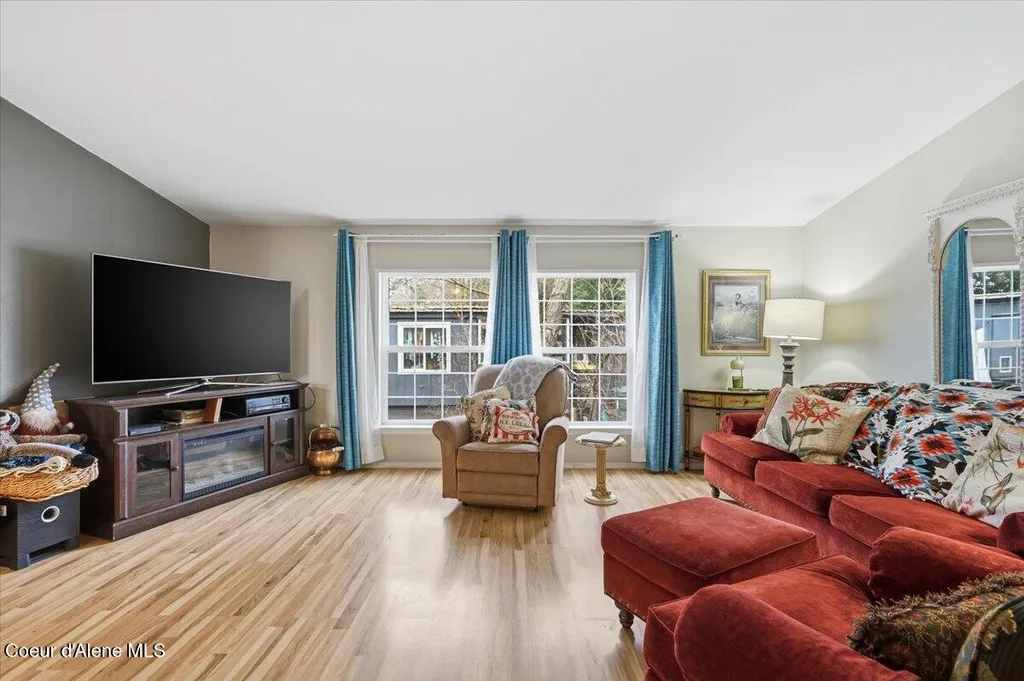 92 E Walrose Loop Hayden ID 83835