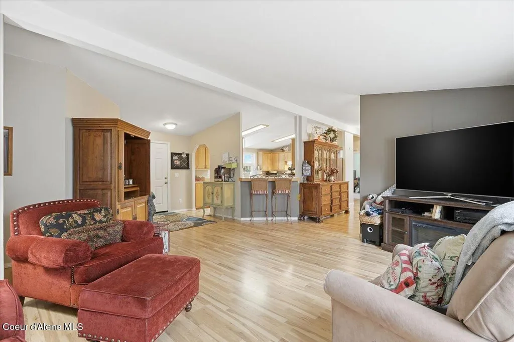 92 E Walrose Loop Hayden ID 83835