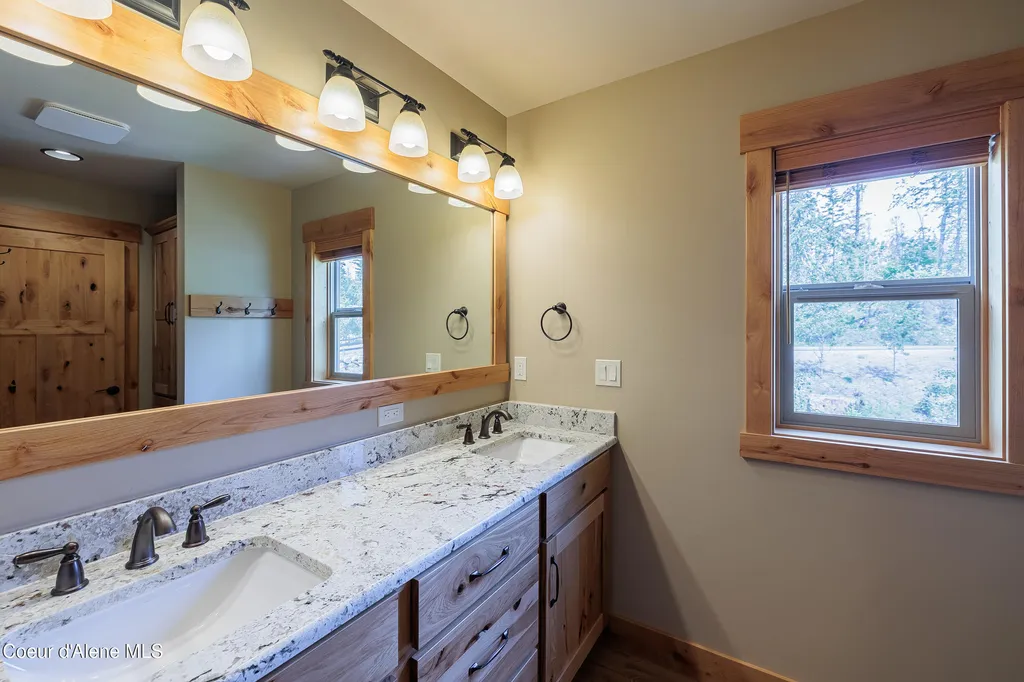 52 Palouse Drive Nordman ID 83848