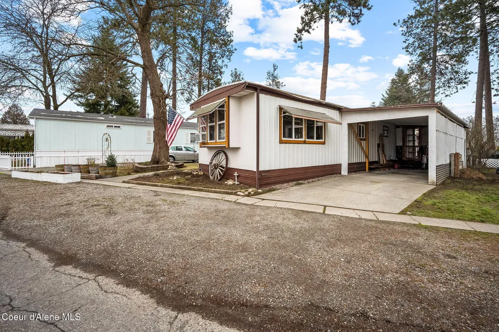9156 N Starr Loop Hayden ID 83835