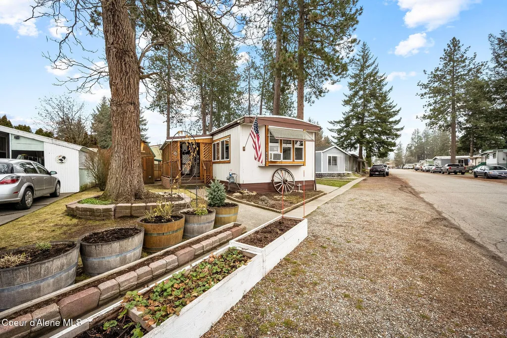 9156 N Starr Loop Hayden ID 83835