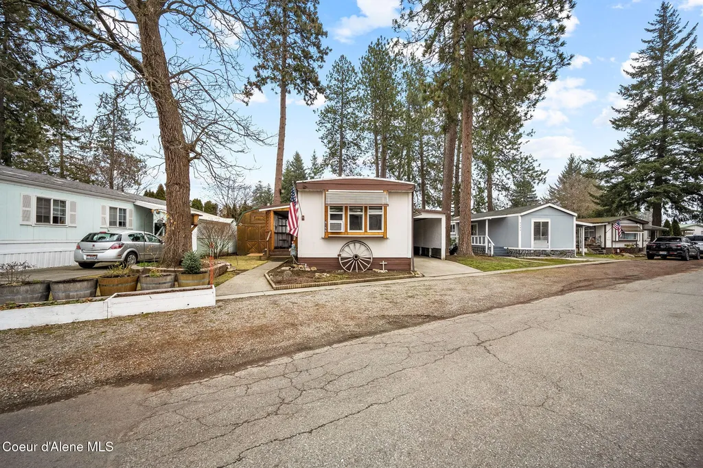 9156 N Starr Loop Hayden ID 83835