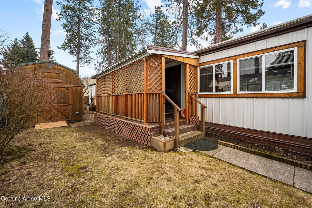 9156 N Starr Loop Hayden ID 83835