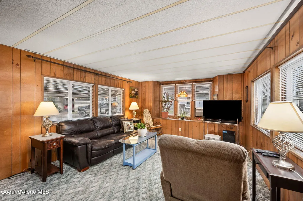9156 N Starr Loop Hayden ID 83835