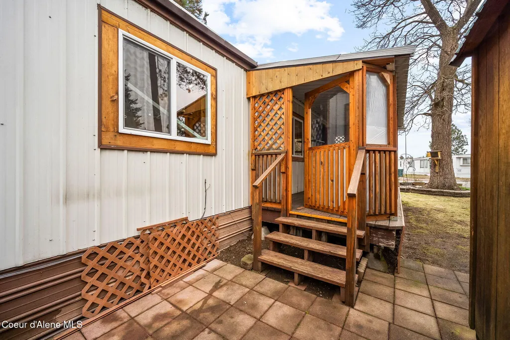 9156 N Starr Loop Hayden ID 83835