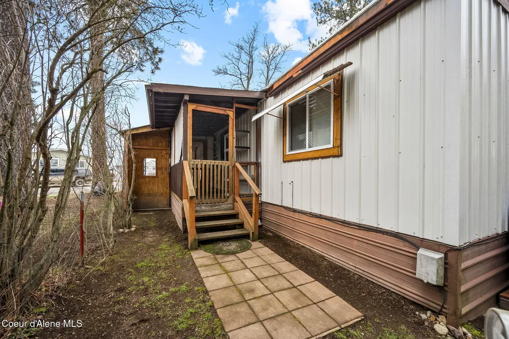 9156 N Starr Loop Hayden ID 83835