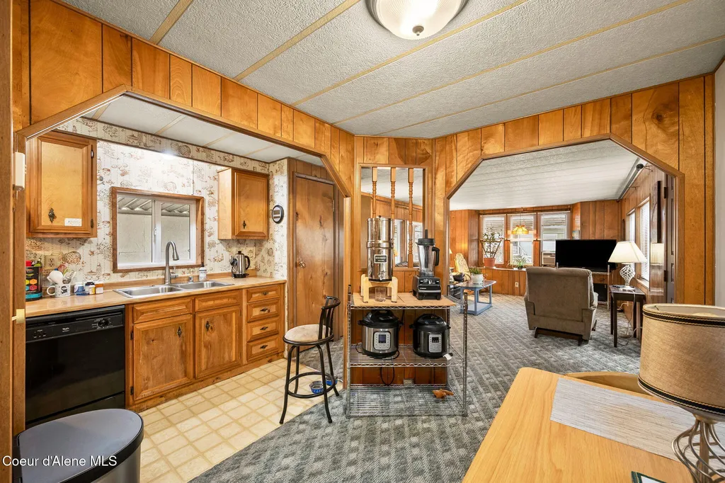9156 N Starr Loop Hayden ID 83835