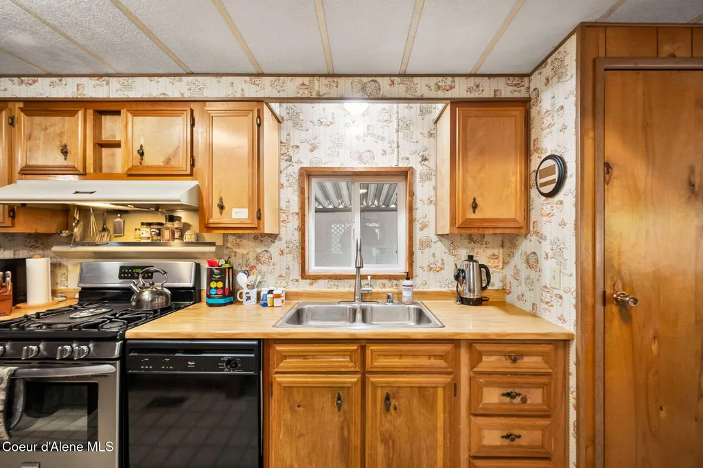 9156 N Starr Loop Hayden ID 83835