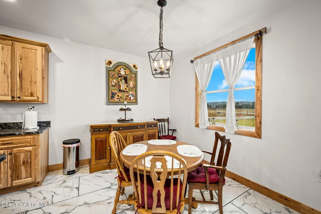 86 Nuthatch Lane Moyie Springs ID 83845