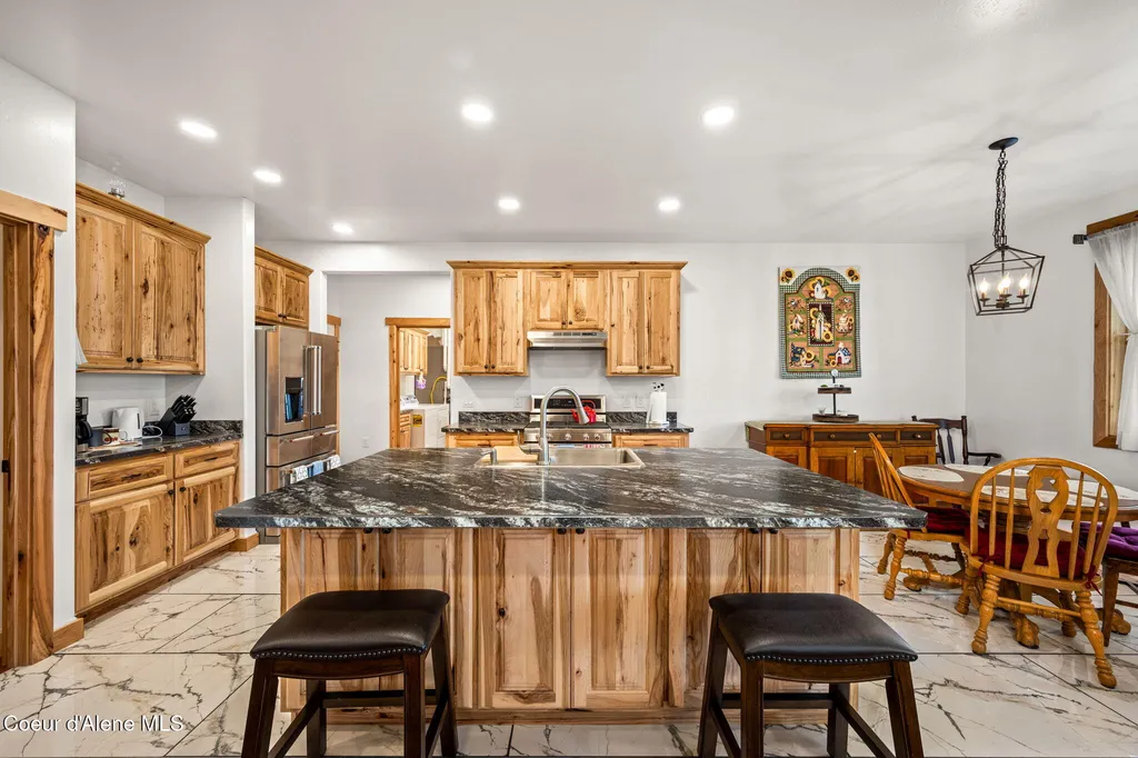 86 Nuthatch Lane Moyie Springs ID 83845