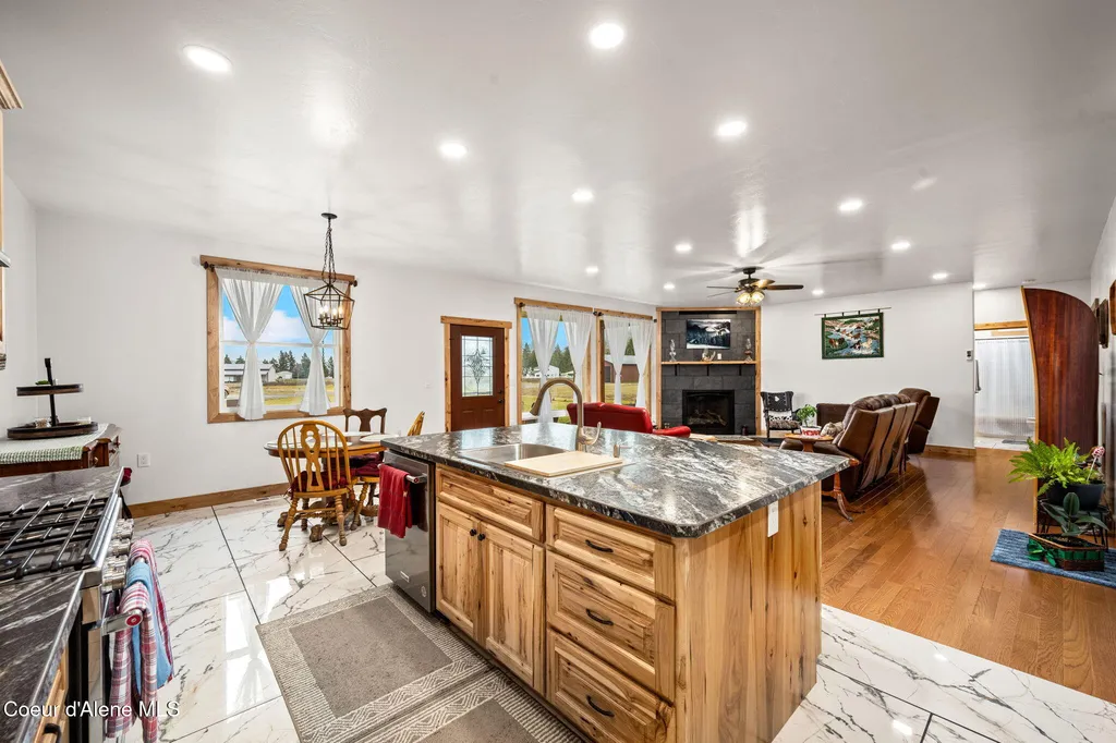 86 Nuthatch Lane Moyie Springs ID 83845