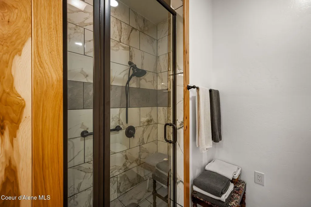 86 Nuthatch Lane Moyie Springs ID 83845