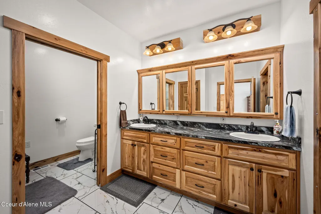 86 Nuthatch Lane Moyie Springs ID 83845
