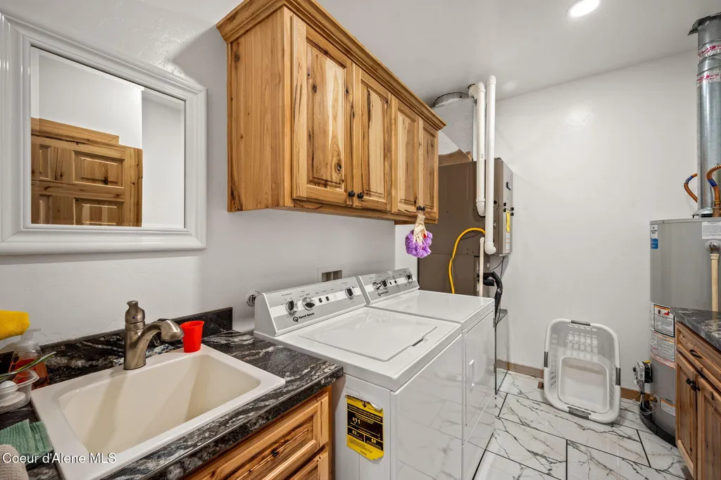 86 Nuthatch Lane Moyie Springs ID 83845
