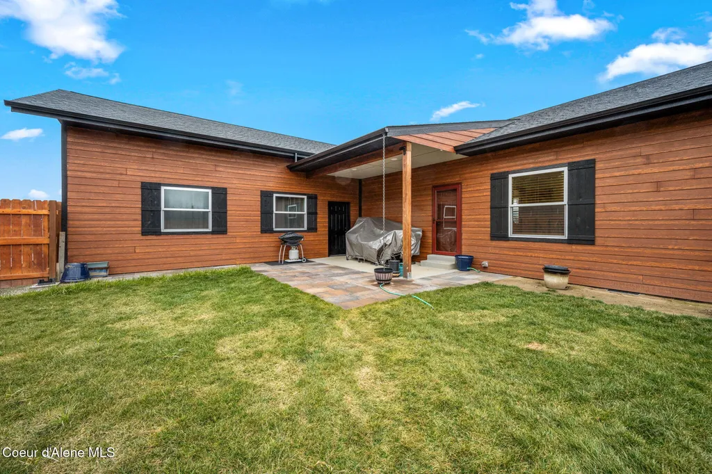 86 Nuthatch Lane Moyie Springs ID 83845