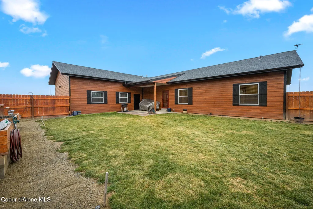 86 Nuthatch Lane Moyie Springs ID 83845