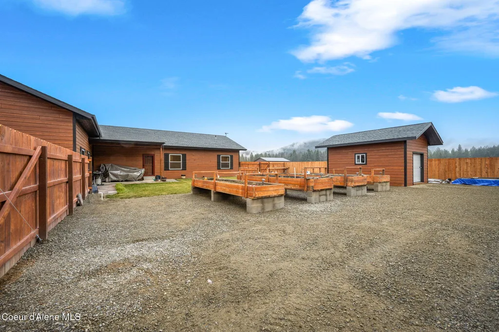 86 Nuthatch Lane Moyie Springs ID 83845