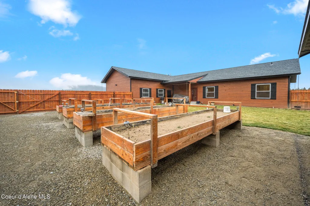 86 Nuthatch Lane Moyie Springs ID 83845
