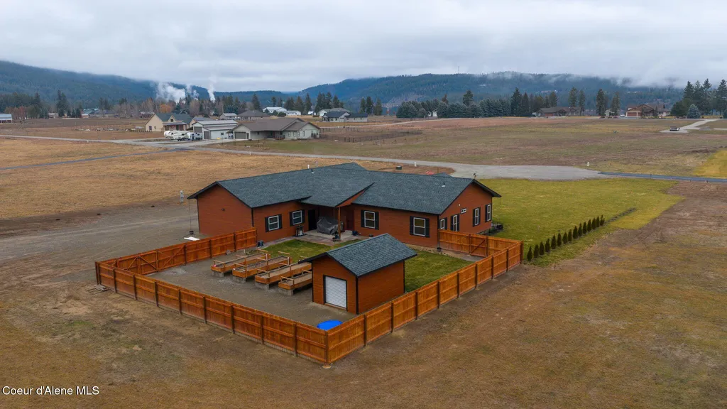 86 Nuthatch Lane Moyie Springs ID 83845