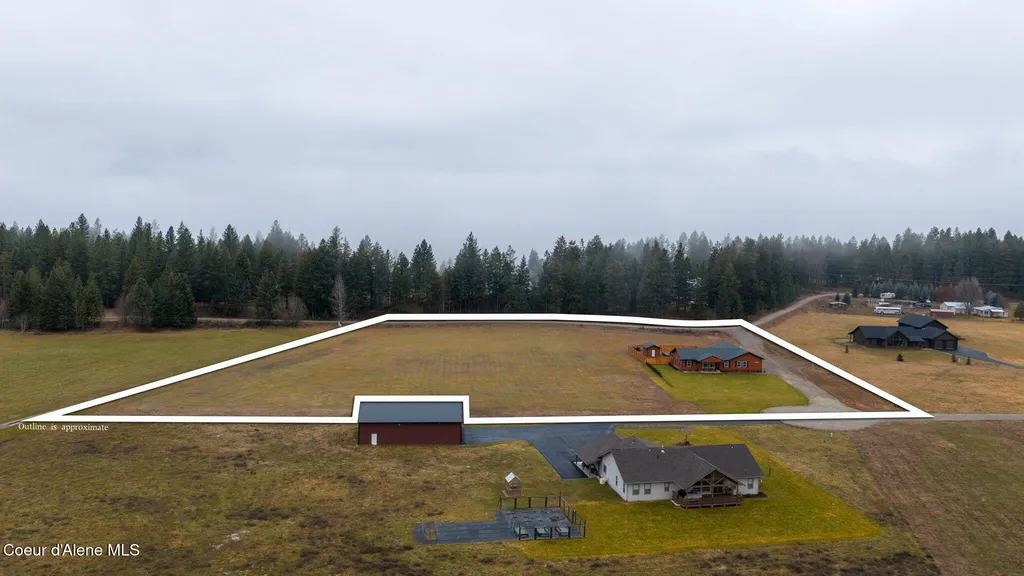 86 Nuthatch Lane Moyie Springs ID 83845