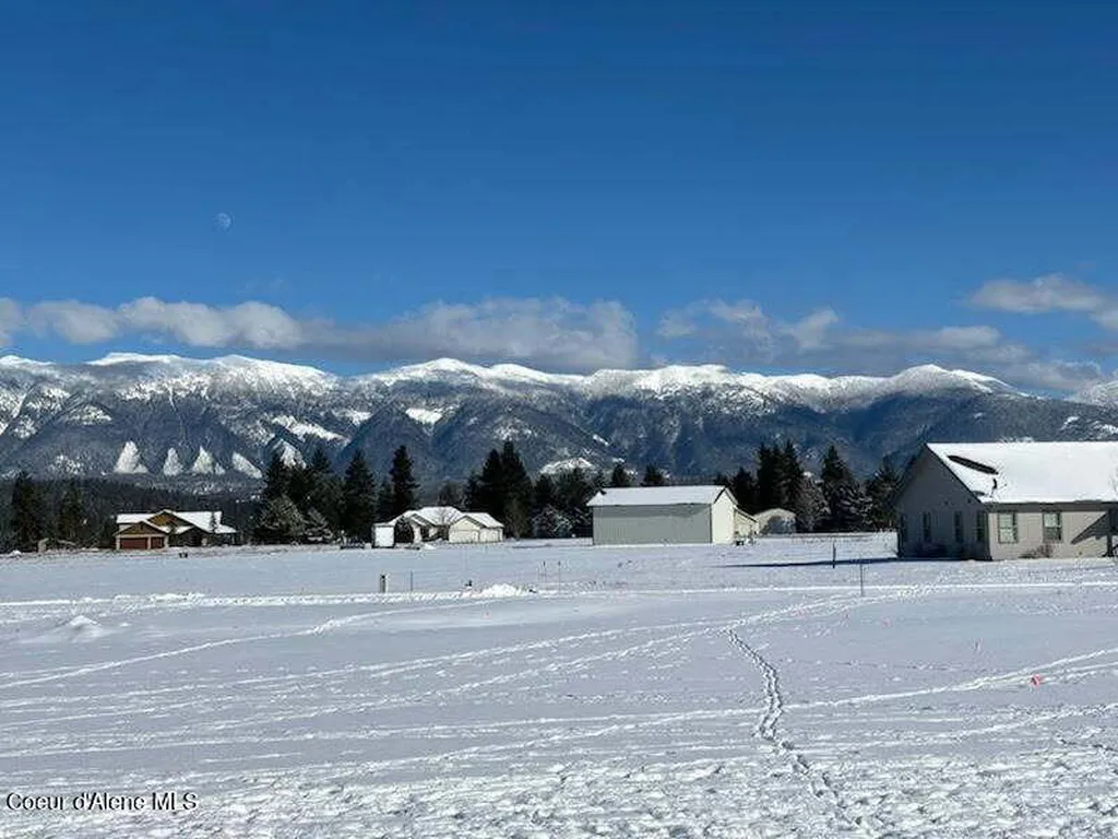 86 Nuthatch Lane Moyie Springs ID 83845