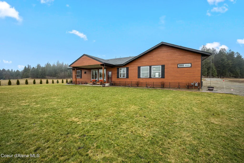 86 Nuthatch Lane Moyie Springs ID 83845