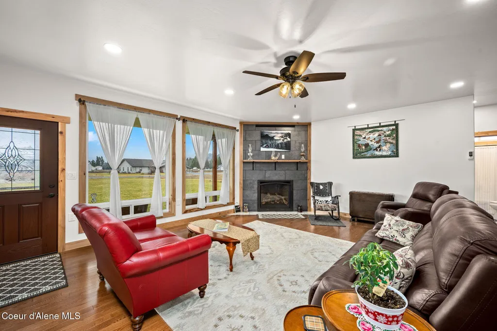 86 Nuthatch Lane Moyie Springs ID 83845
