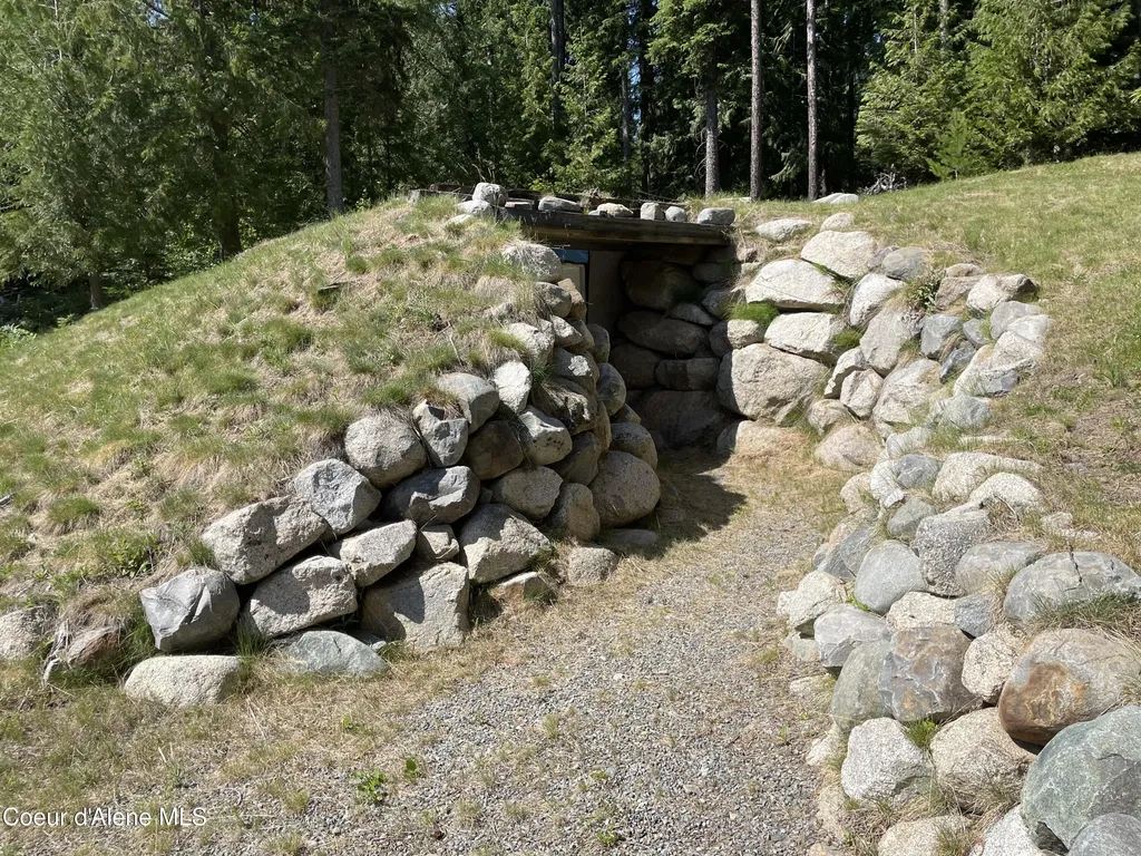 1094 Fortyniner Lane Bonners Ferry ID 83805