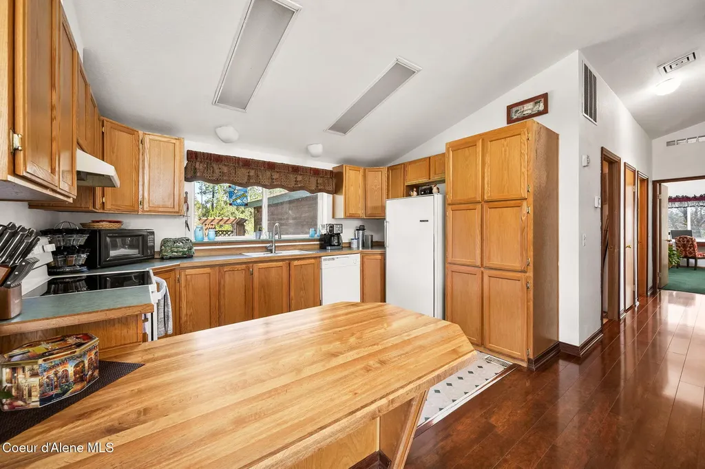 1888 E Shoshone Avenue Athol ID 83801