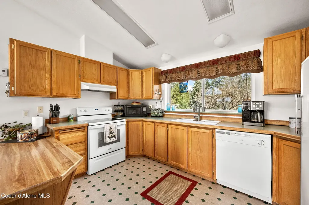 1888 E Shoshone Avenue Athol ID 83801