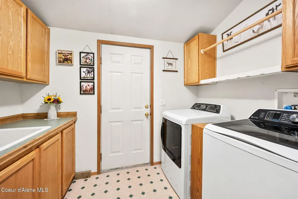 1888 E Shoshone Avenue Athol ID 83801