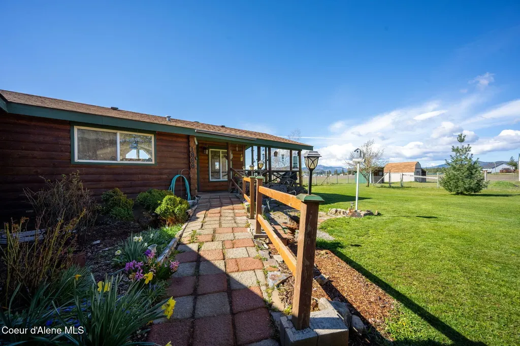 1888 E Shoshone Avenue Athol ID 83801