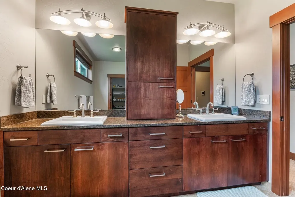 125 Crooked Ear Drive Sandpoint ID 83864