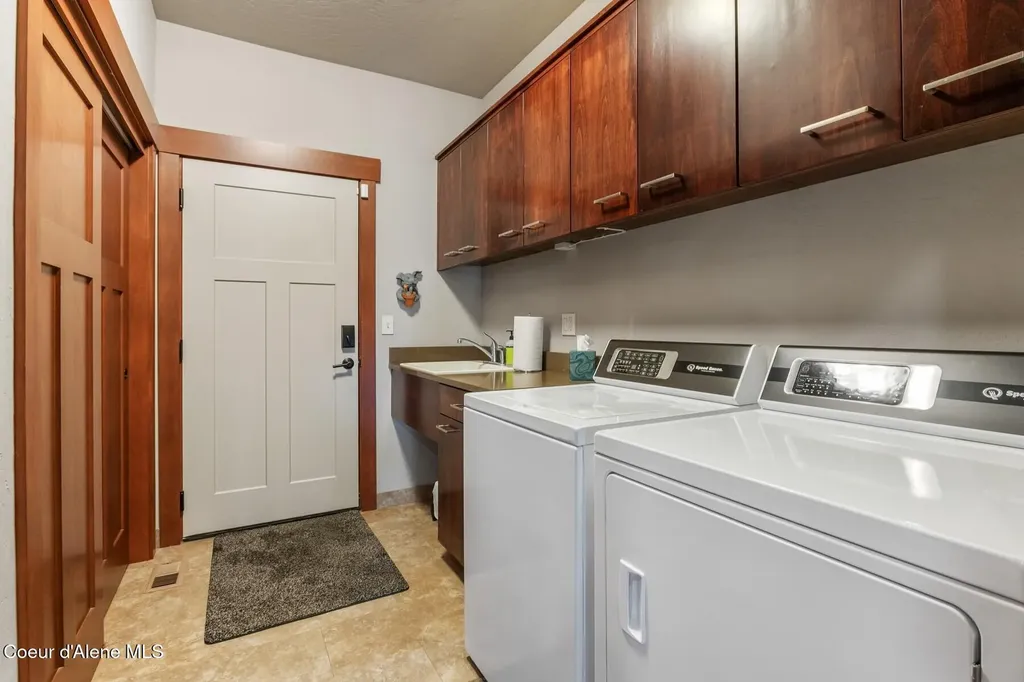125 Crooked Ear Drive Sandpoint ID 83864