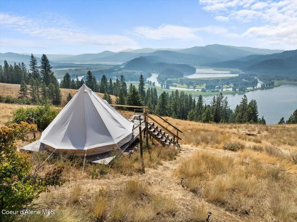 5674 E Holiday Road Harrison ID 83833
