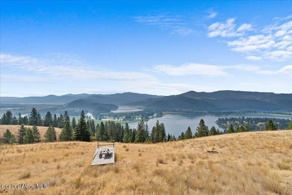 5674 E Holiday Road Harrison ID 83833