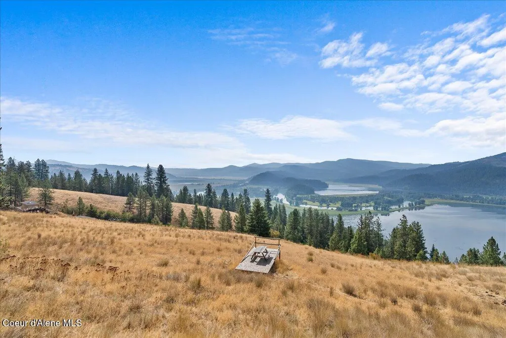 5674 E Holiday Road Harrison ID 83833