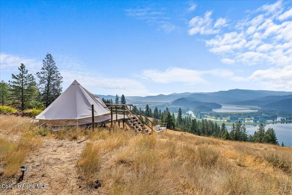 5674 E Holiday Road Harrison ID 83833