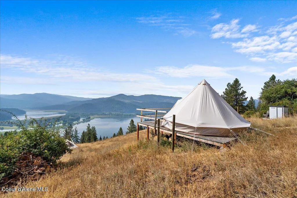 5674 E Holiday Road Harrison ID 83833