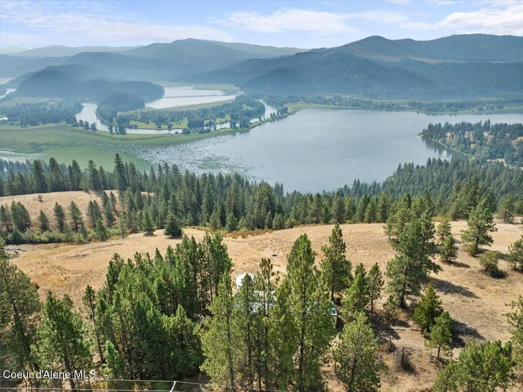 5674 E Holiday Road Harrison ID 83833