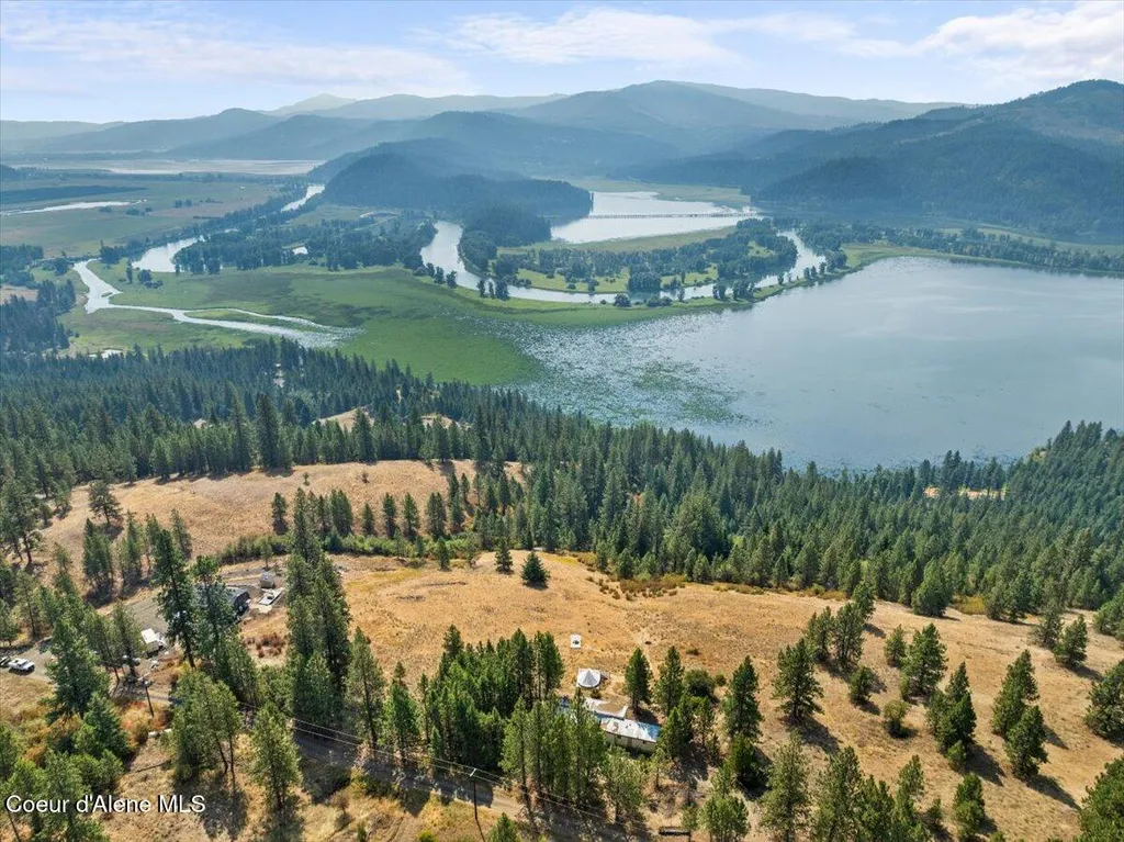 5674 E Holiday Road Harrison ID 83833