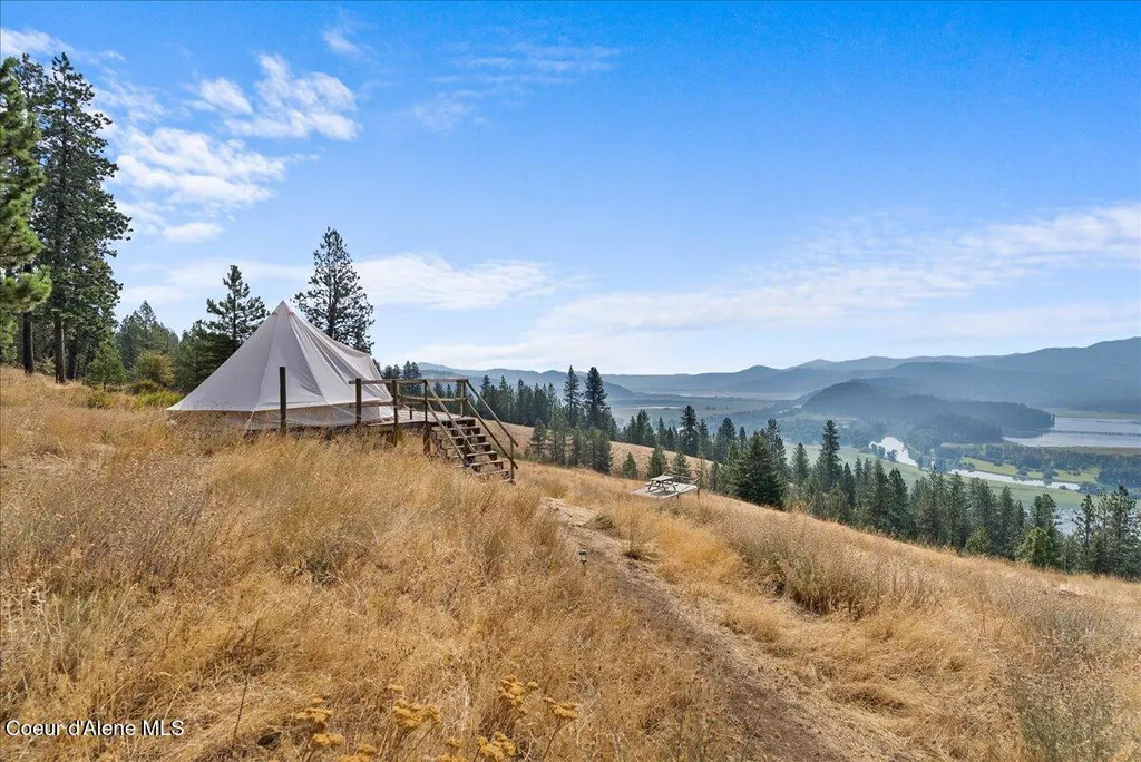 5674 E Holiday Road Harrison ID 83833