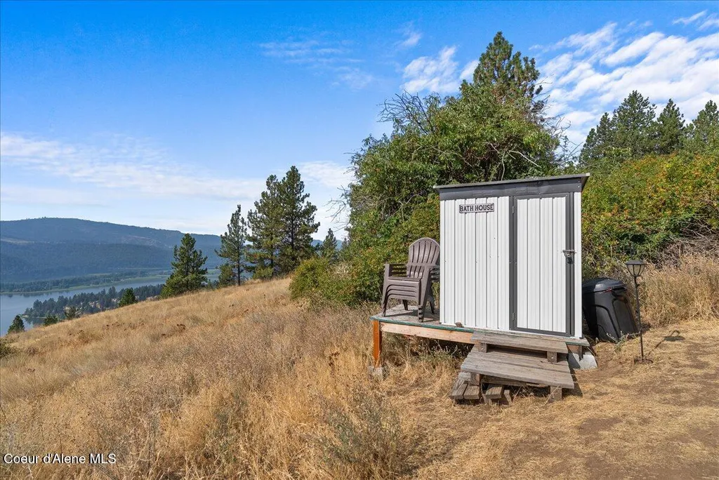 5674 E Holiday Road Harrison ID 83833