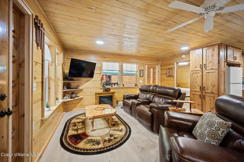109 E Kamloop Avenue Bayview ID 83803