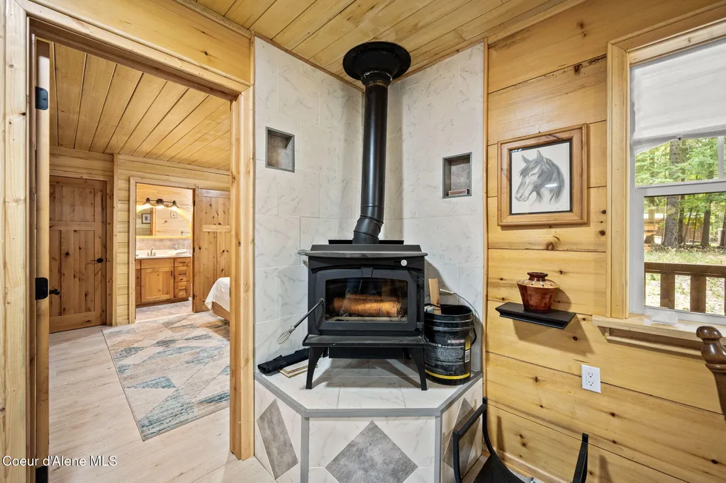 109 E Kamloop Avenue Bayview ID 83803