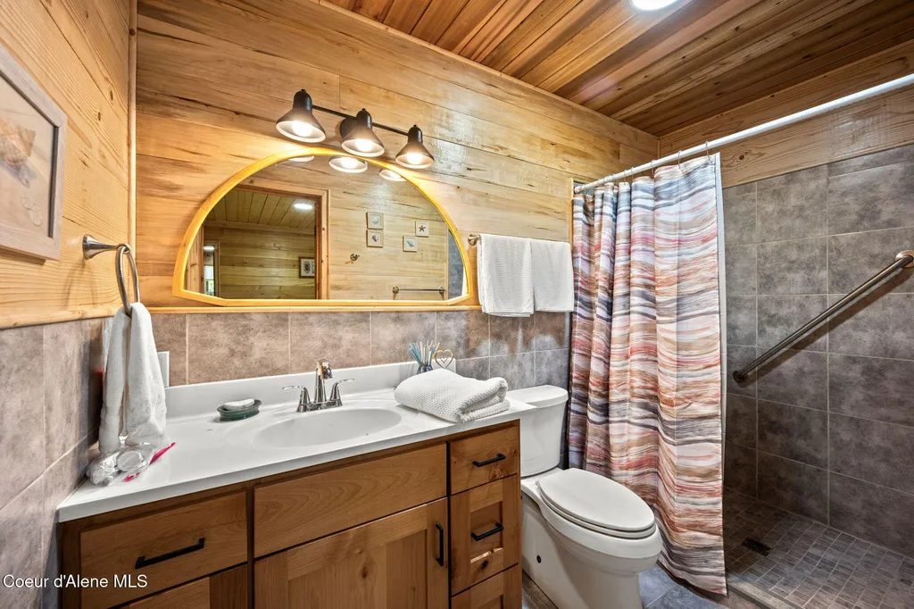 109 E Kamloop Avenue Bayview ID 83803