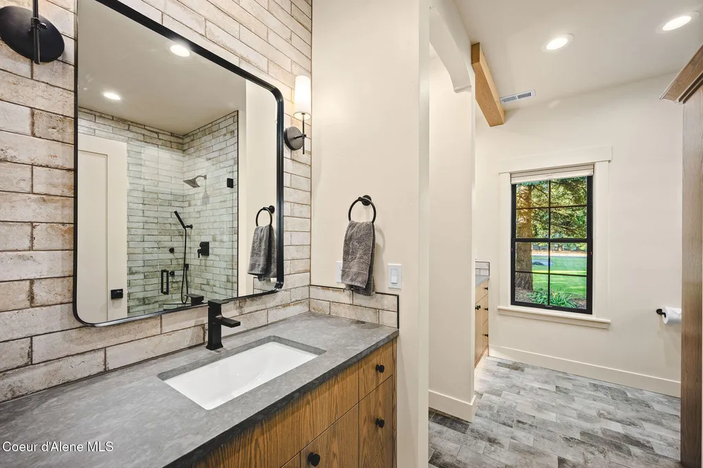 6520 N Colfax Street Dalton Gardens ID 83815