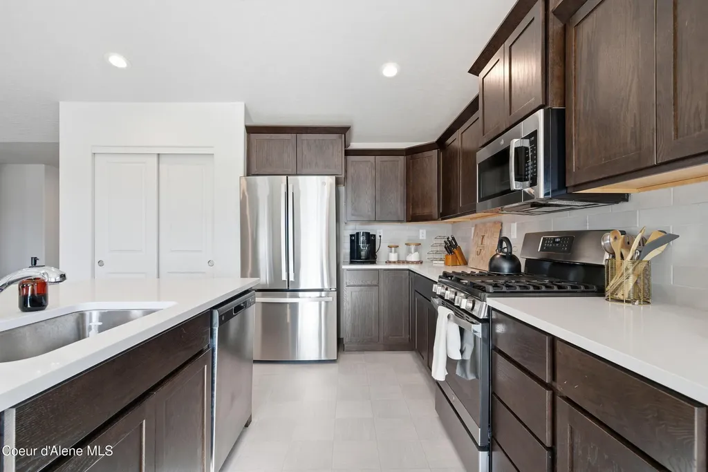 16161 N Hadley Loop Rathdrum ID 83858